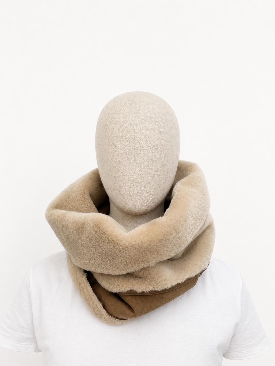 CUELLO DE PIEL BEIGE REVERSIBLE.