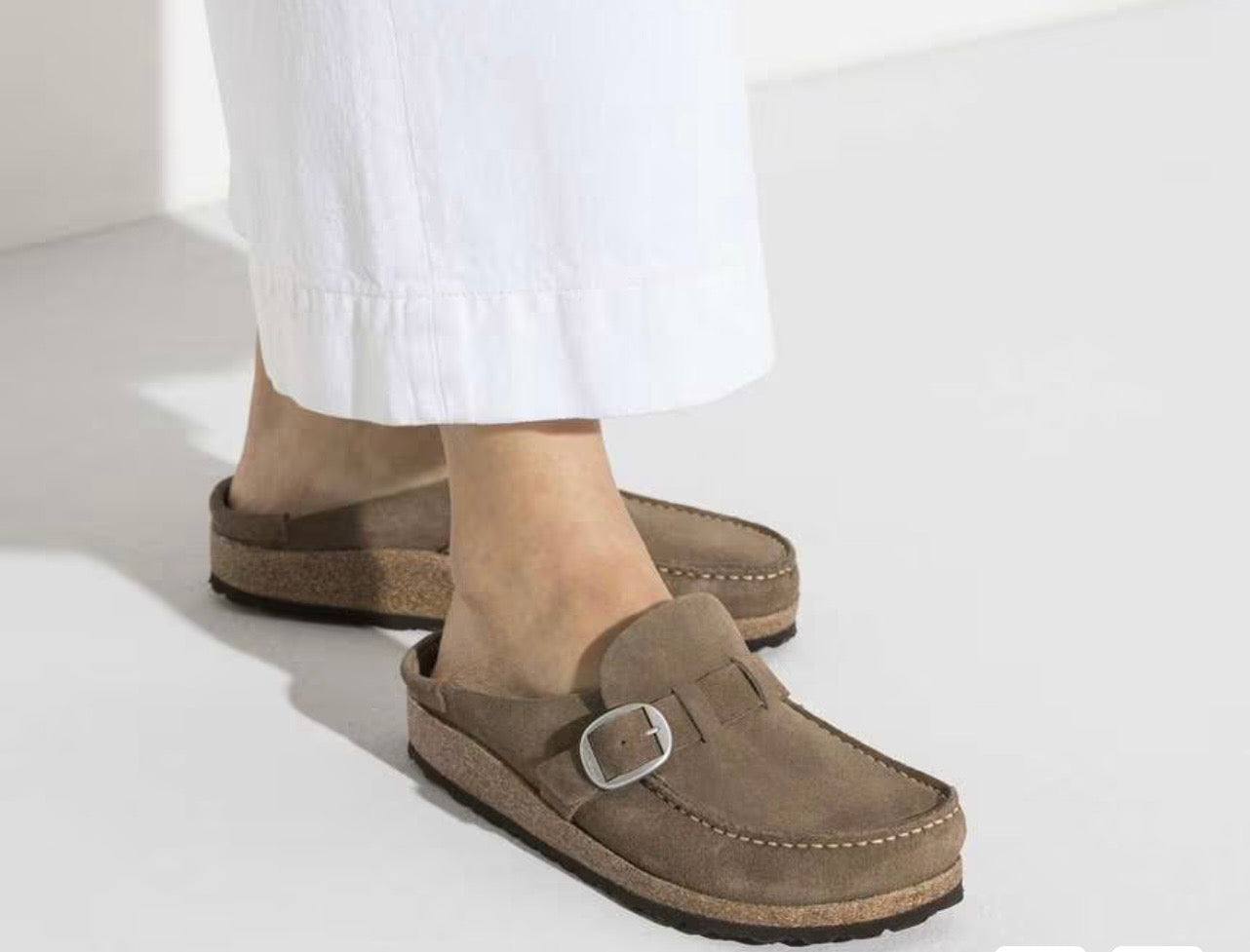 ZAPATO BIRKENSTOCK COLOR TAUPE