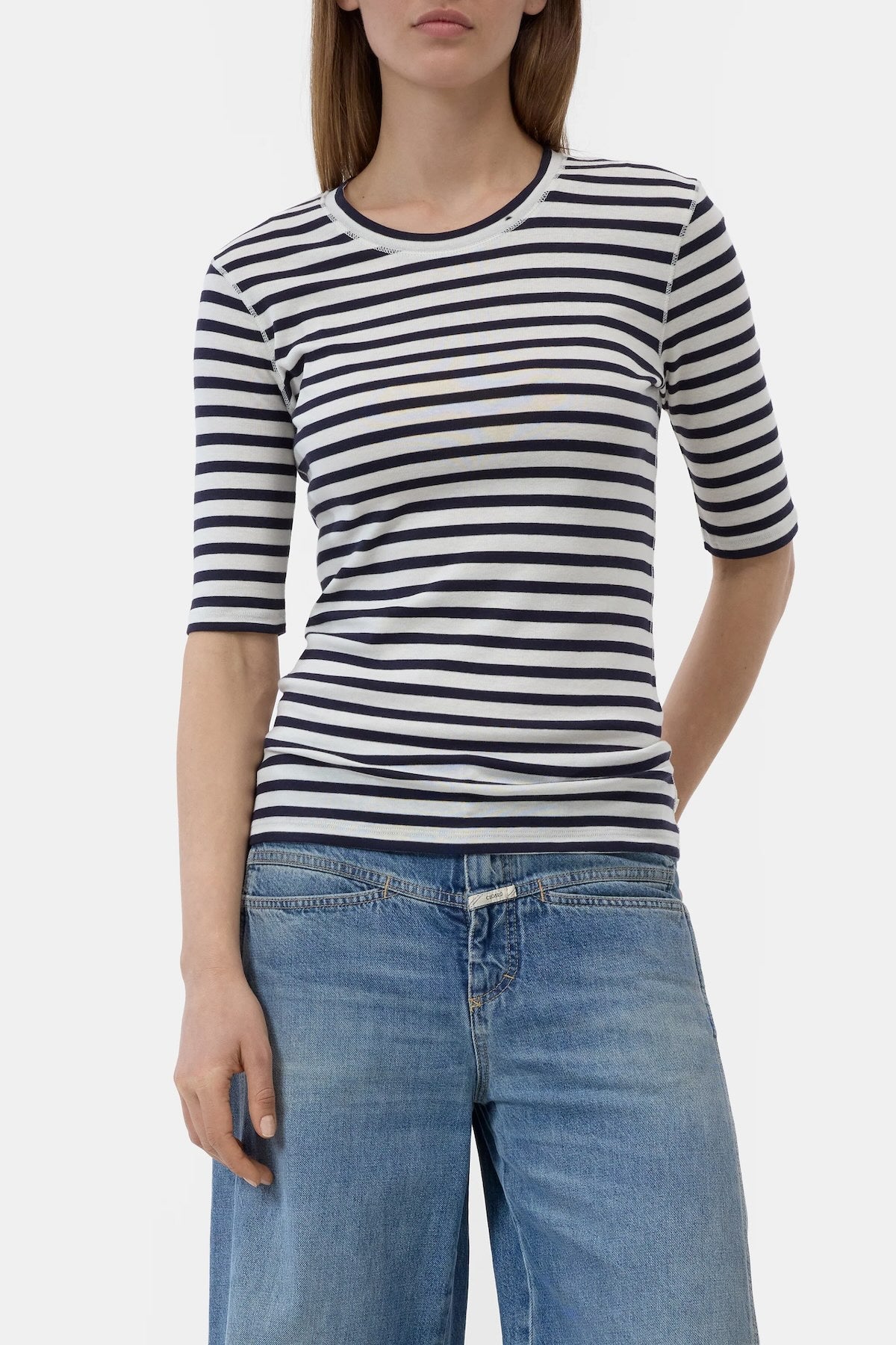 CAMISETA CLOSED COLOR NEGRO