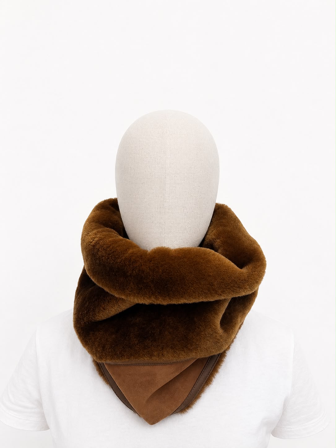 CUELLO DE ECOPIEL MARRON REVERSIBLE.
