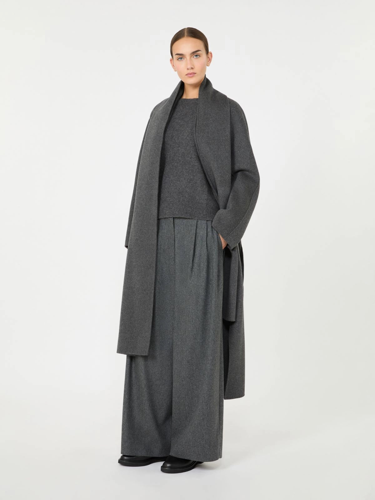 JERSEY DE CUELLO REDONDO DE HILADO DE JAK- GRIS MEDIO