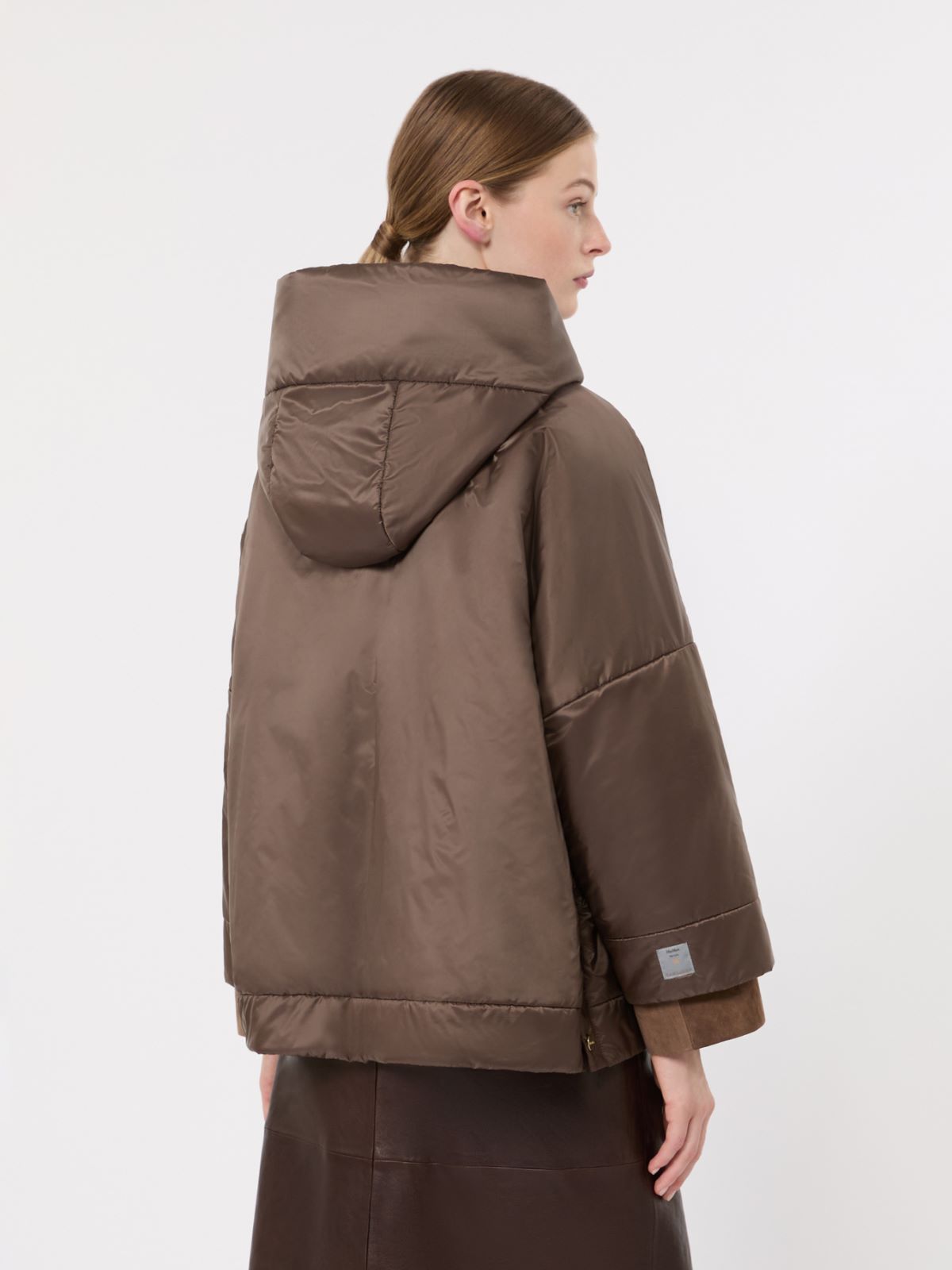 CHAQUETA ACOLCHADA IMPERMEABLE CON CAPUCHA - MARRON
