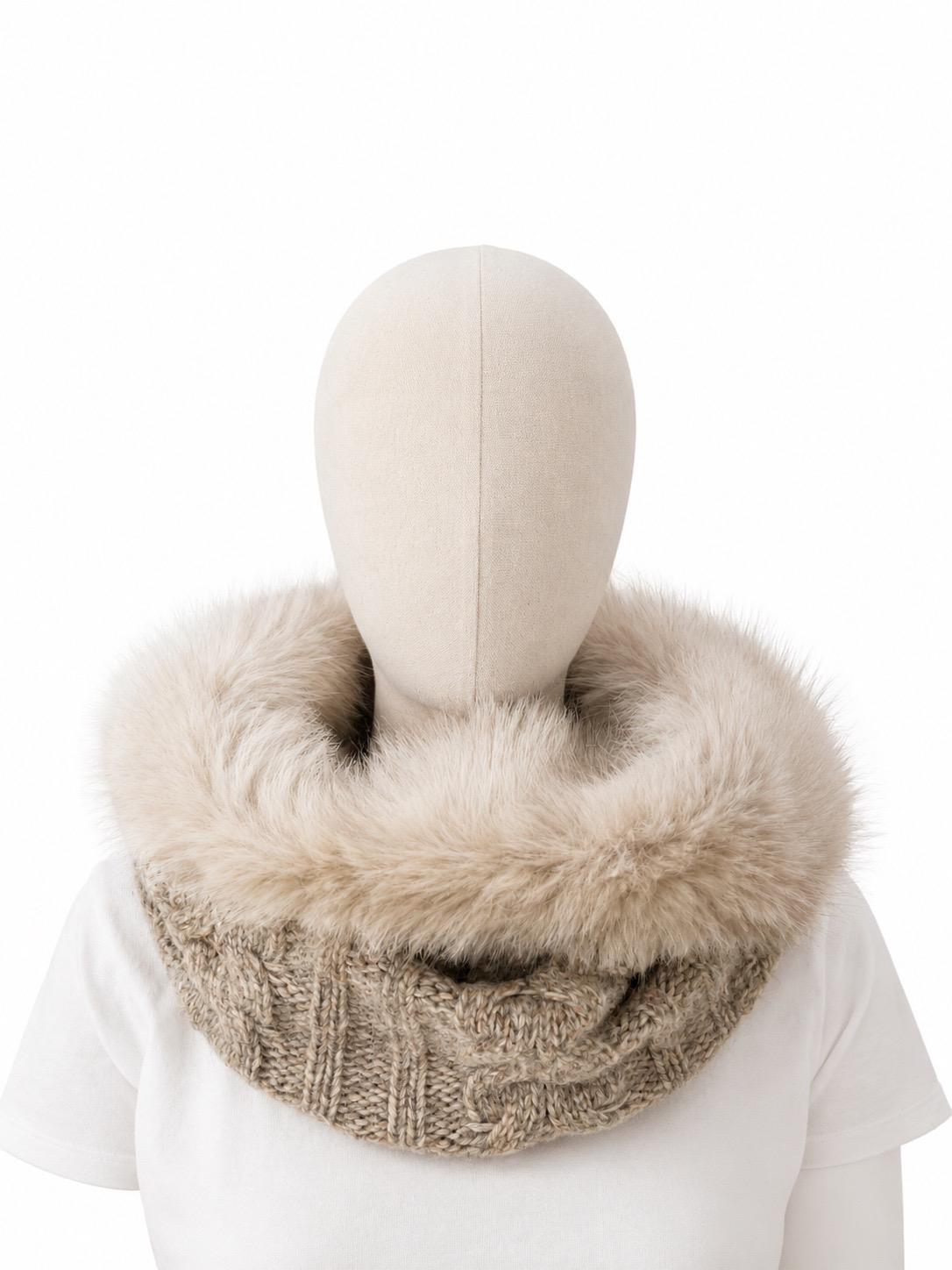 CUELLO DE PUNTO Y ECOPIEL BEIGE