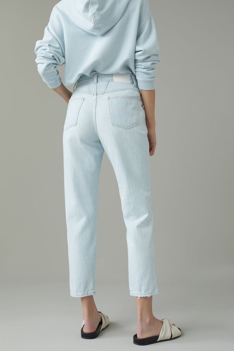 PANTALON COLORAZUL CLARO.
