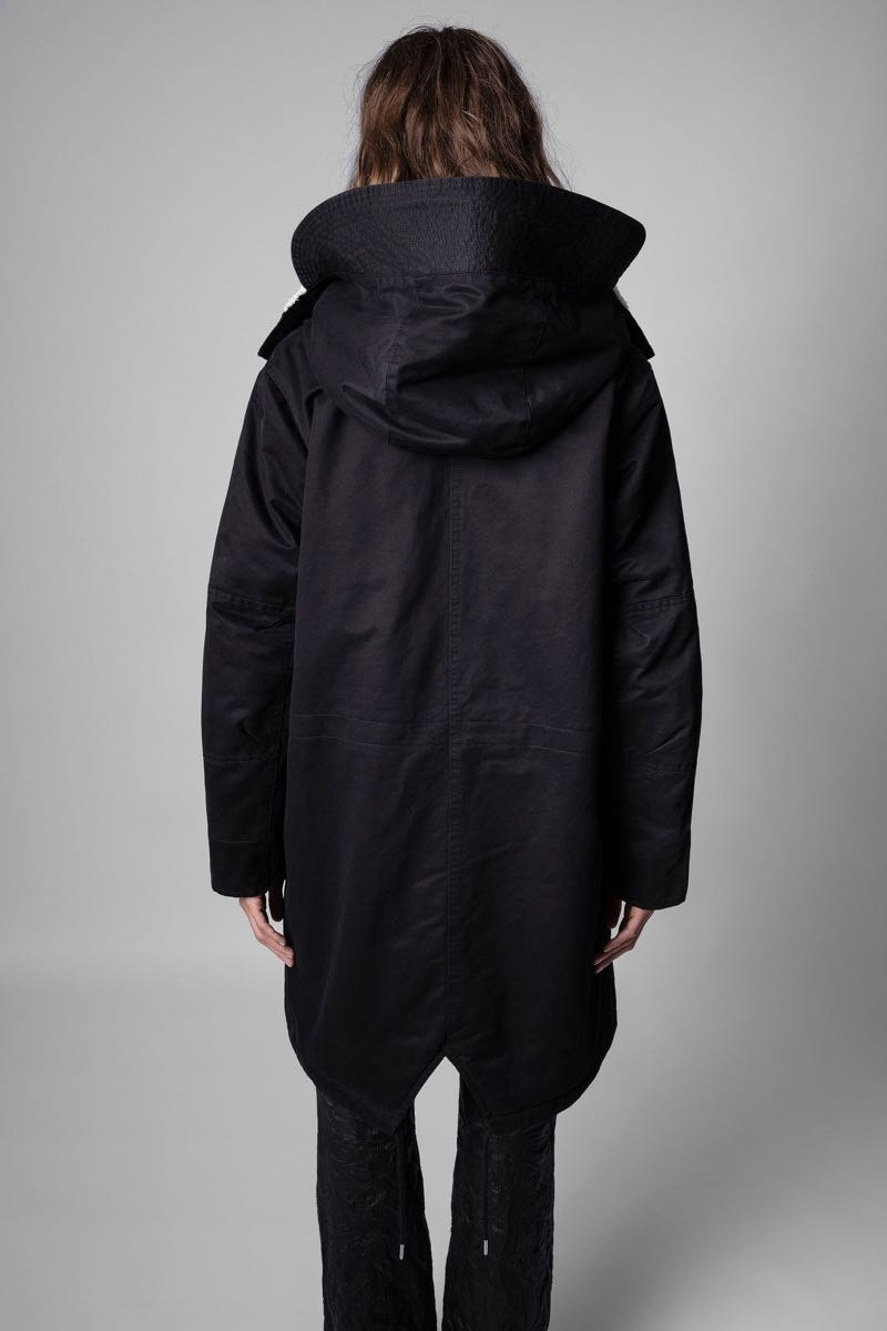 PARKA COLOR NEGRO