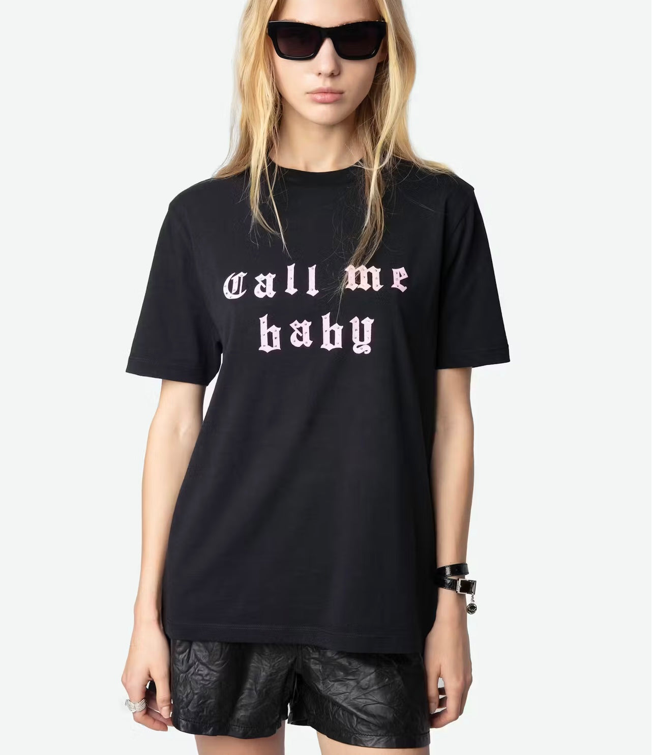CAMISETA COLOR NEGRO