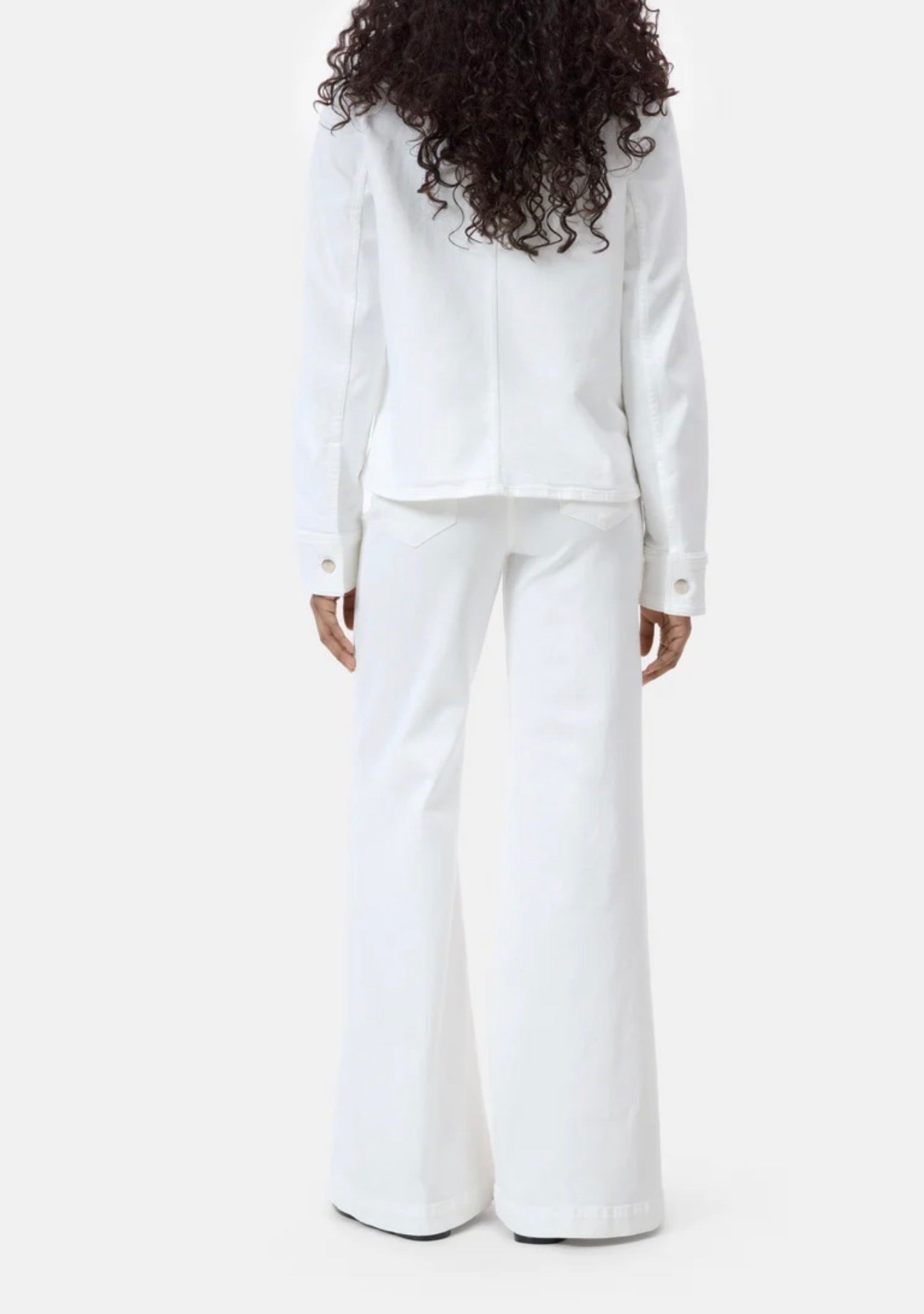 CHAQUETA CLOSED COLOR BLANCO