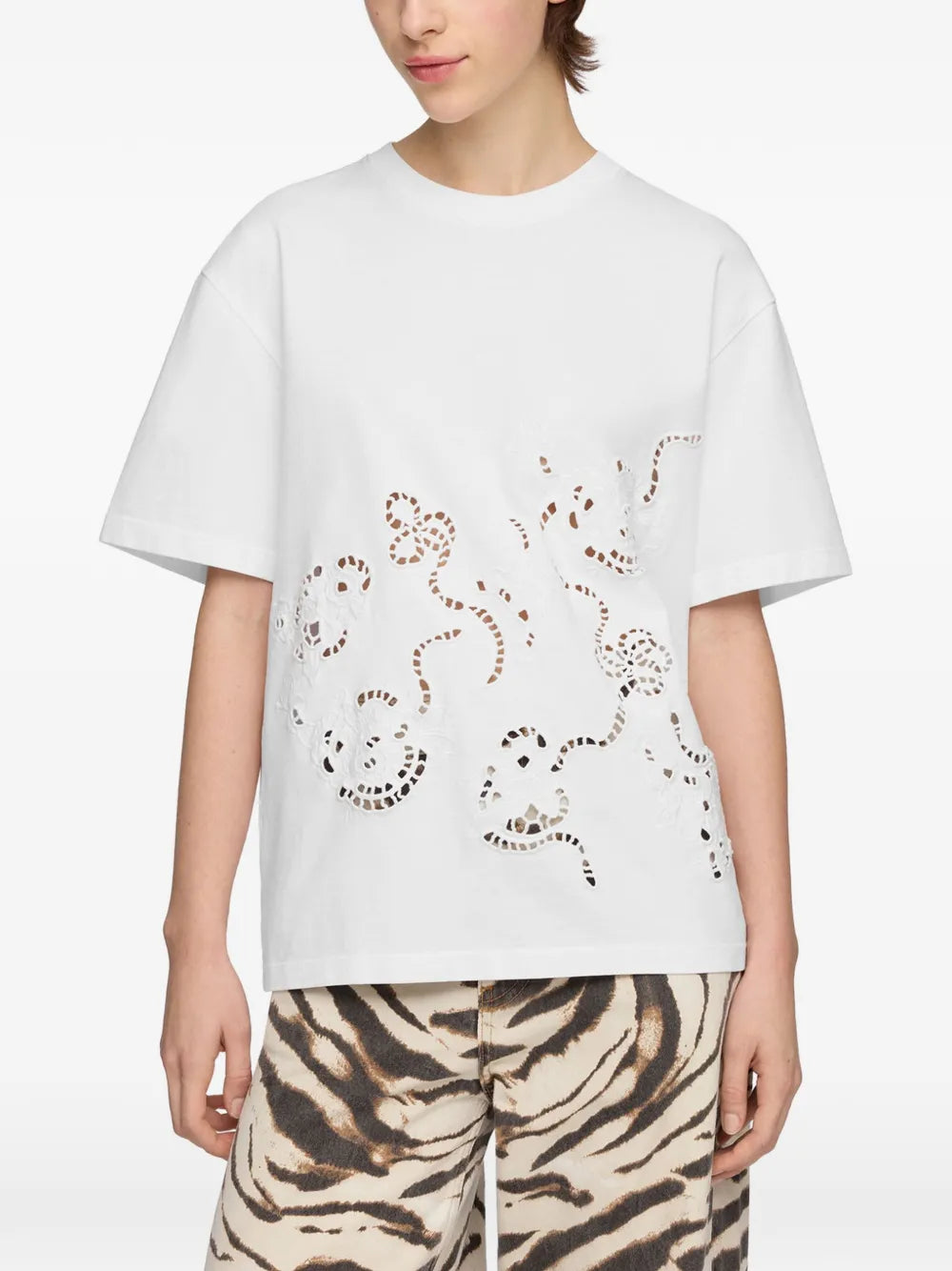 CAMISETA EN BLANCO CON BORDADO INGLES 00153|A1050237|45