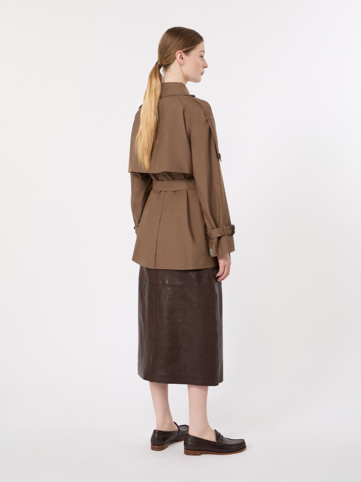 GABARDINA CORTA DE SARGA IMPERMEABLE-MARRON