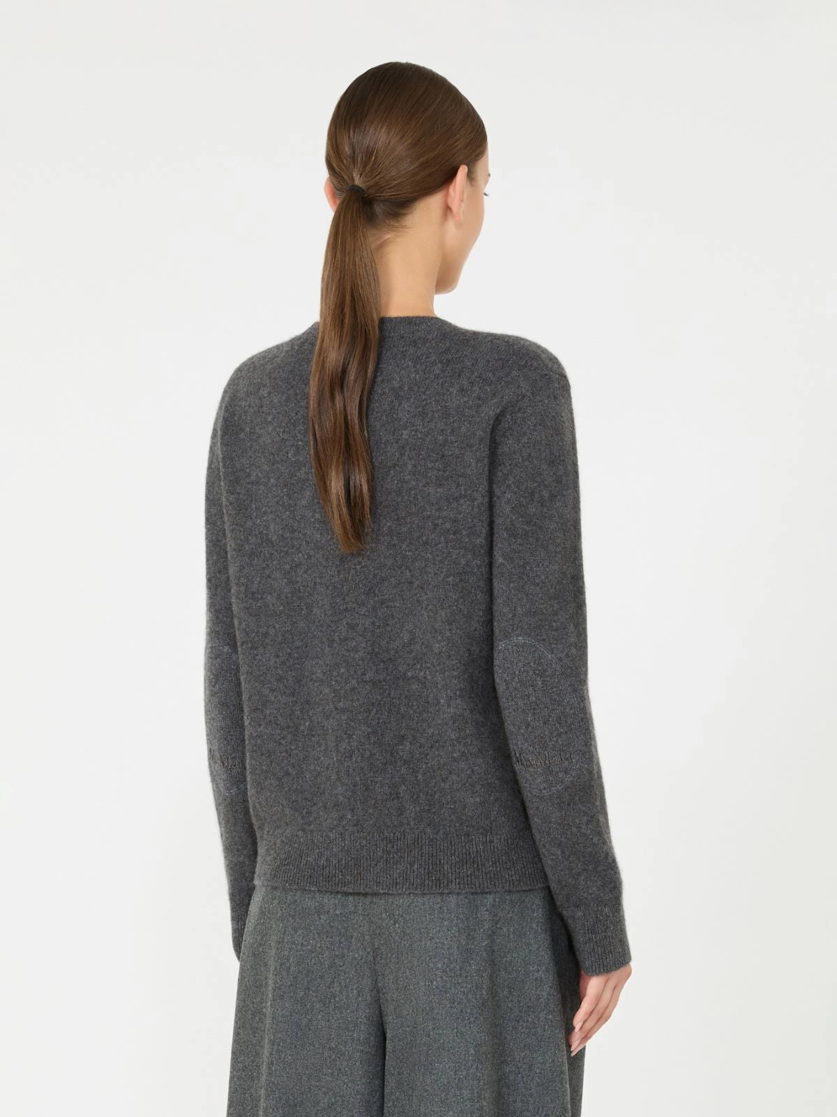 JERSEY DE CUELLO REDONDO DE HILADO DE JAK- GRIS MEDIO