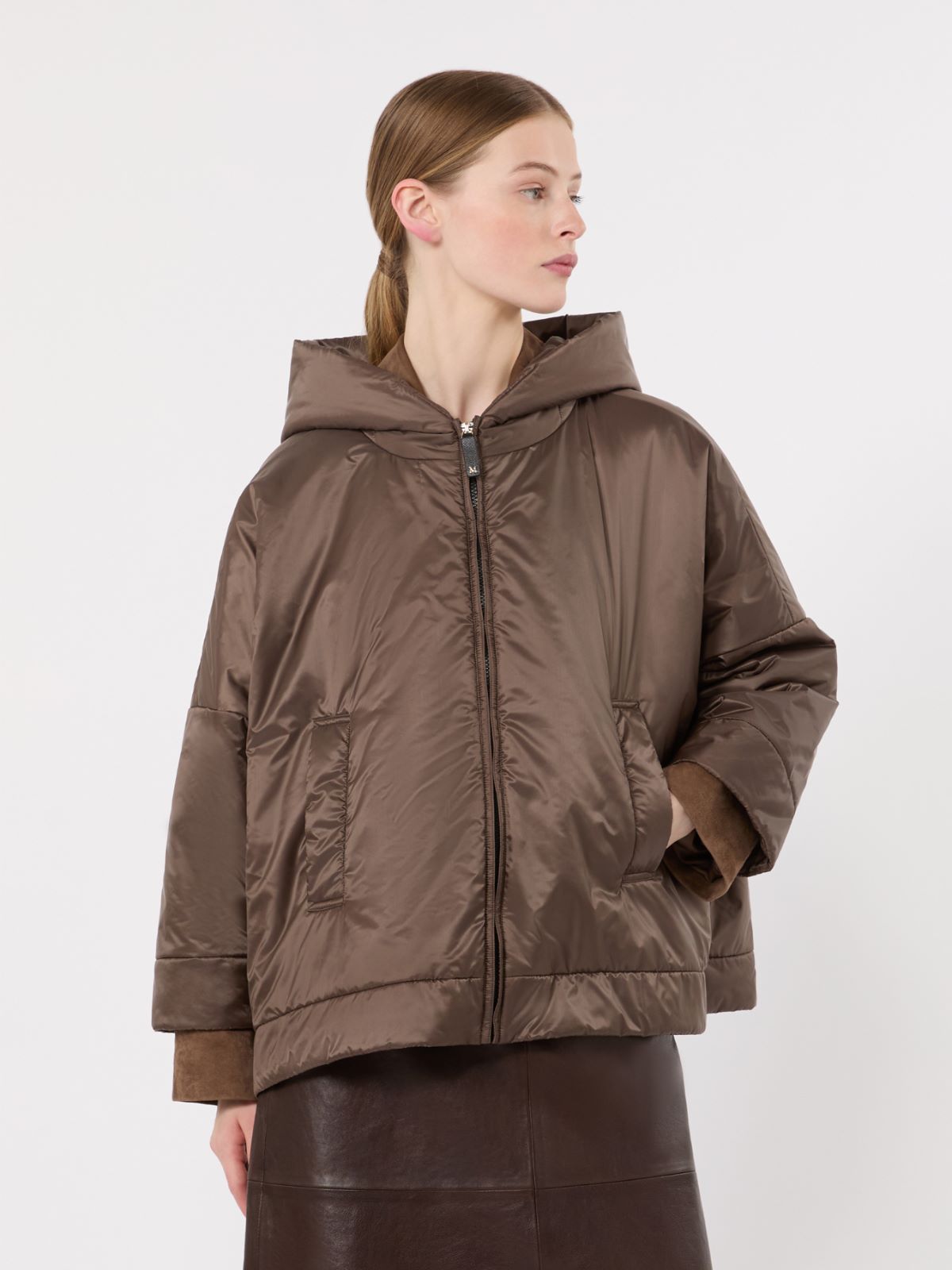 CHAQUETA ACOLCHADA IMPERMEABLE CON CAPUCHA - MARRON