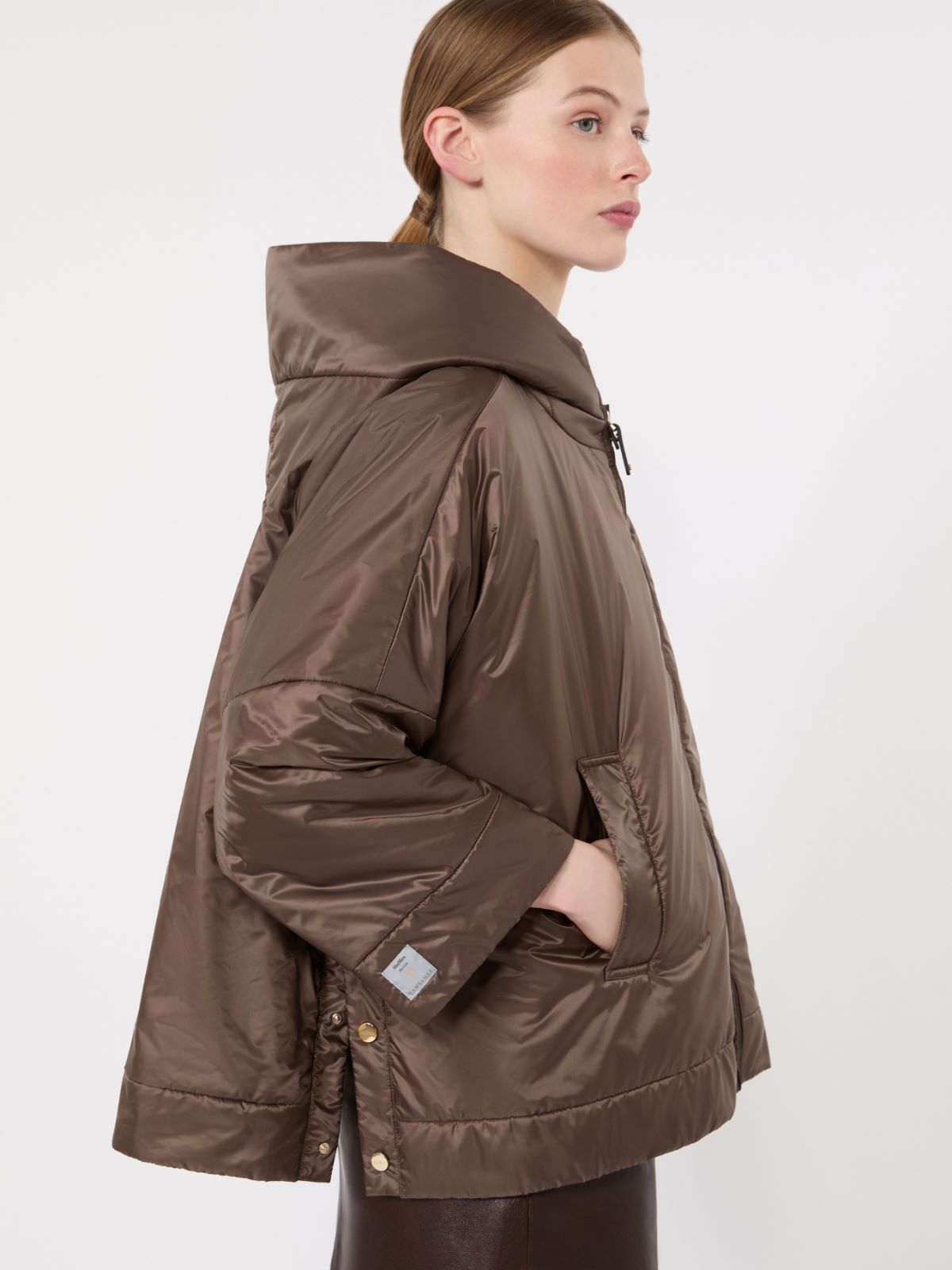 CHAQUETA ACOLCHADA IMPERMEABLE CON CAPUCHA - MARRON