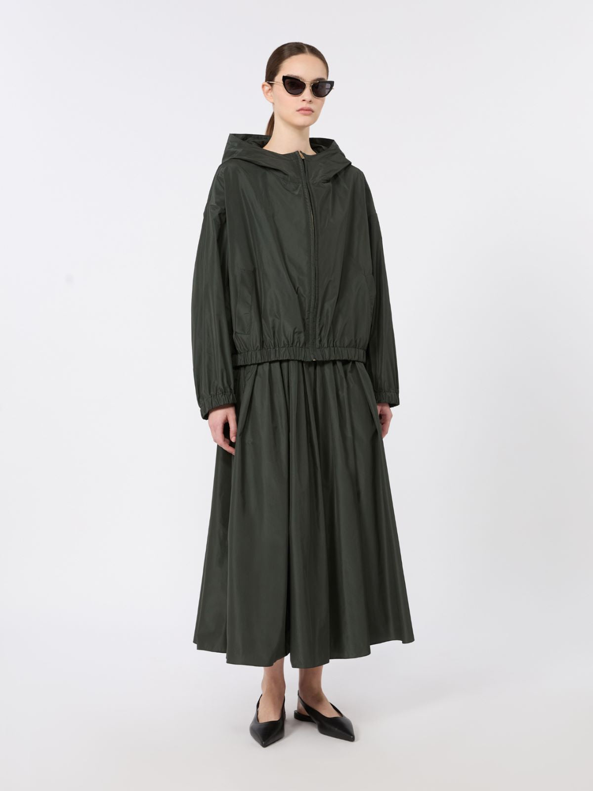 CHAQUETA CON CAPUCHA DE TAFETÁN- VERDE