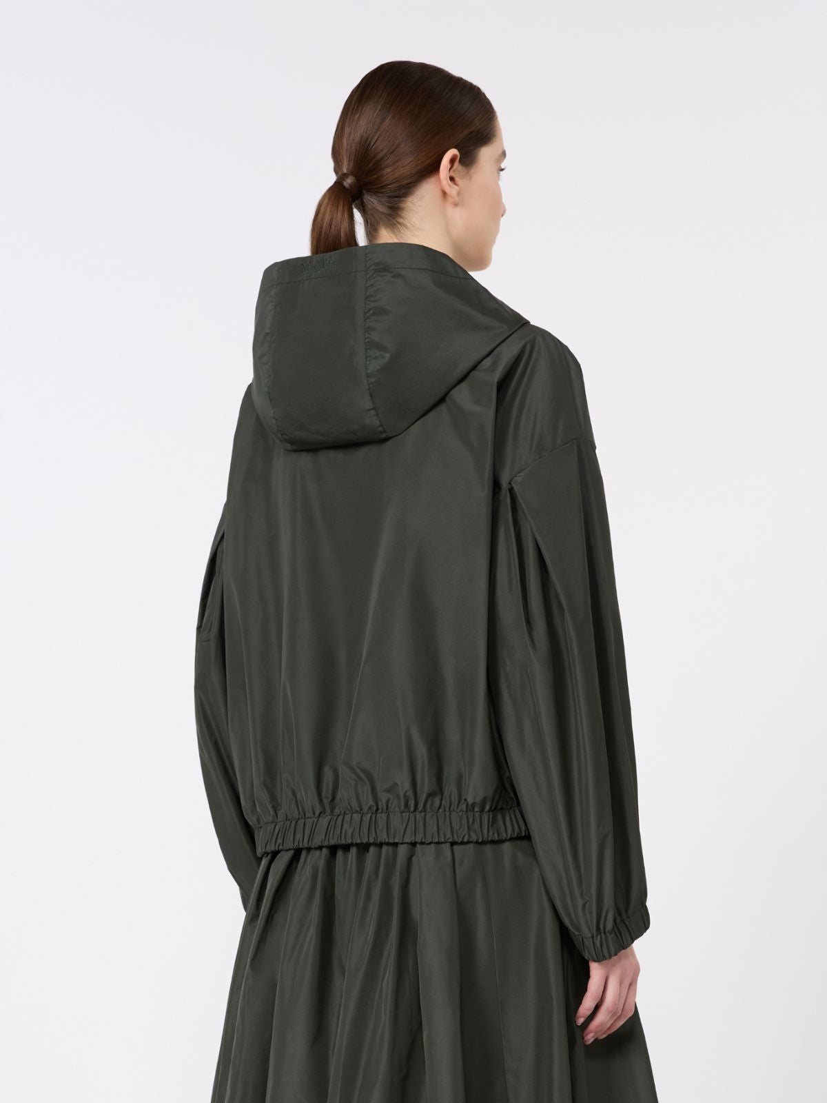 CHAQUETA CON CAPUCHA DE TAFETÁN- VERDE