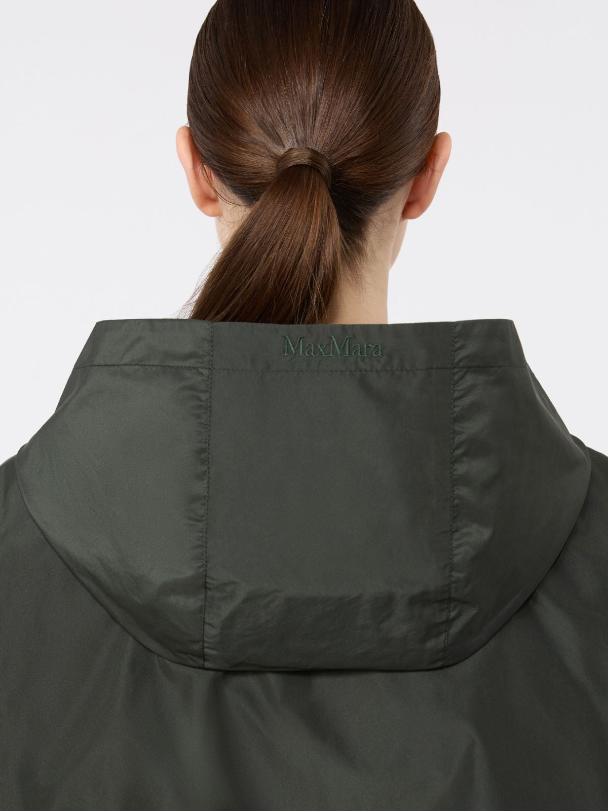 CHAQUETA CON CAPUCHA DE TAFETÁN- VERDE