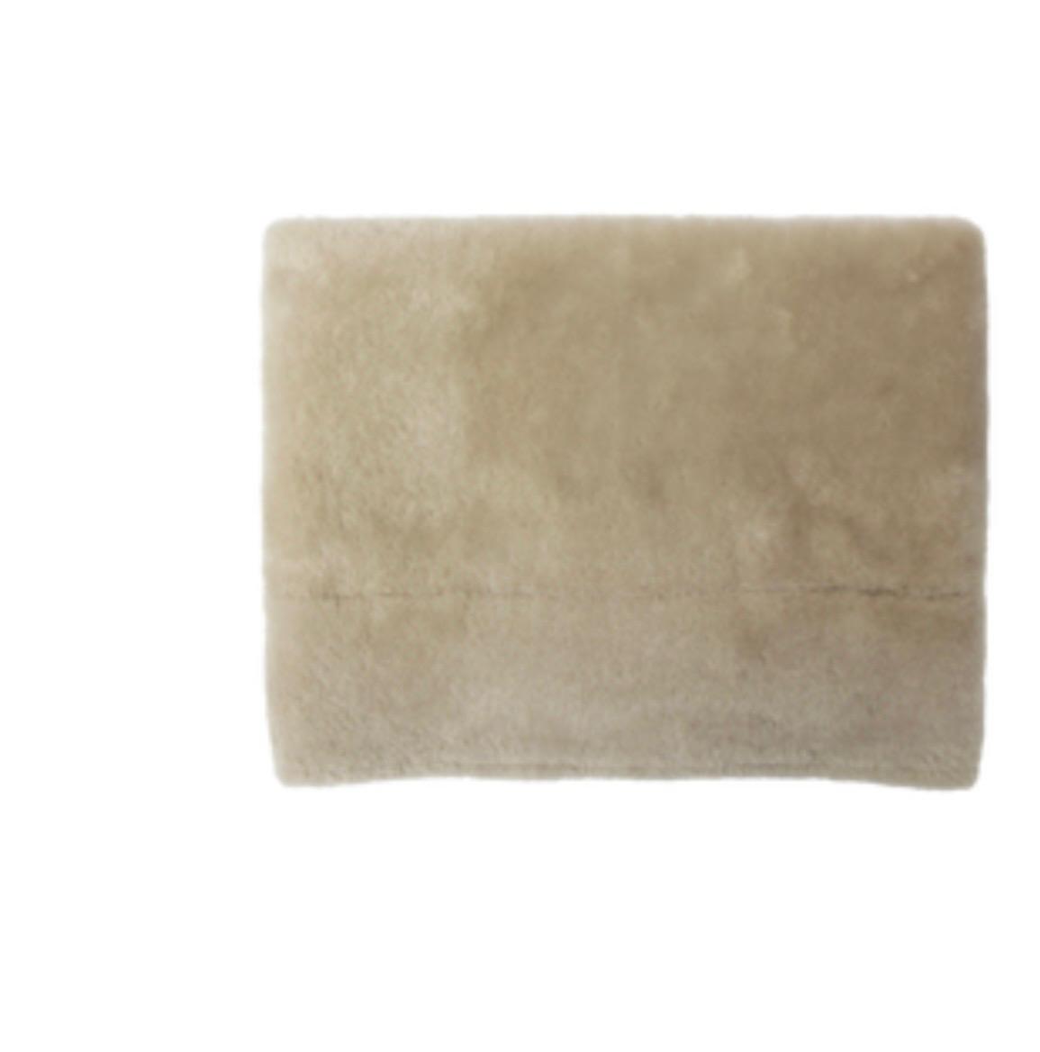 CUELLO DE PIEL BEIGE REVERSIBLE.