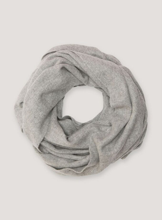 BUFANDA SAMSOE & SAMSOE, COLOR GRIS