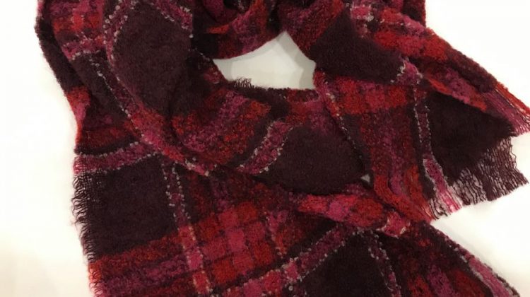 BUFANDA WOOLRICH, COLOR FUCSIA