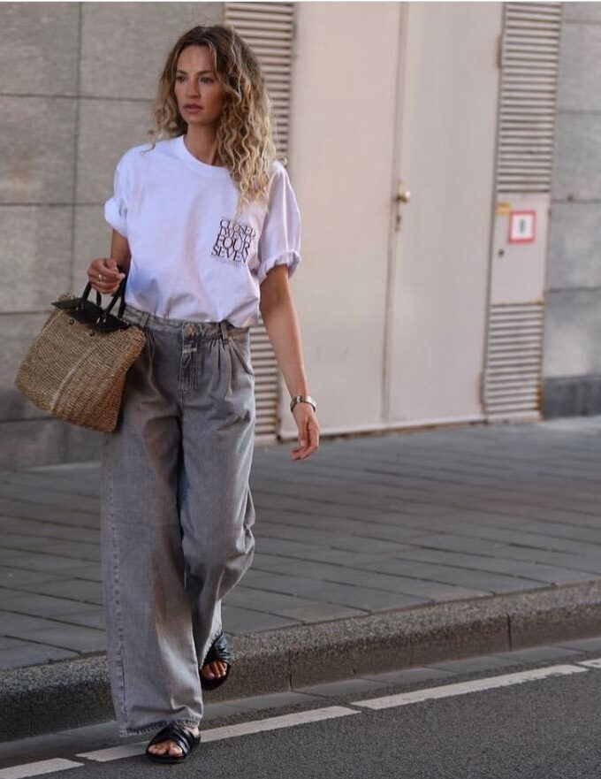 CAMISETA  COLOR WHITE CLOSED