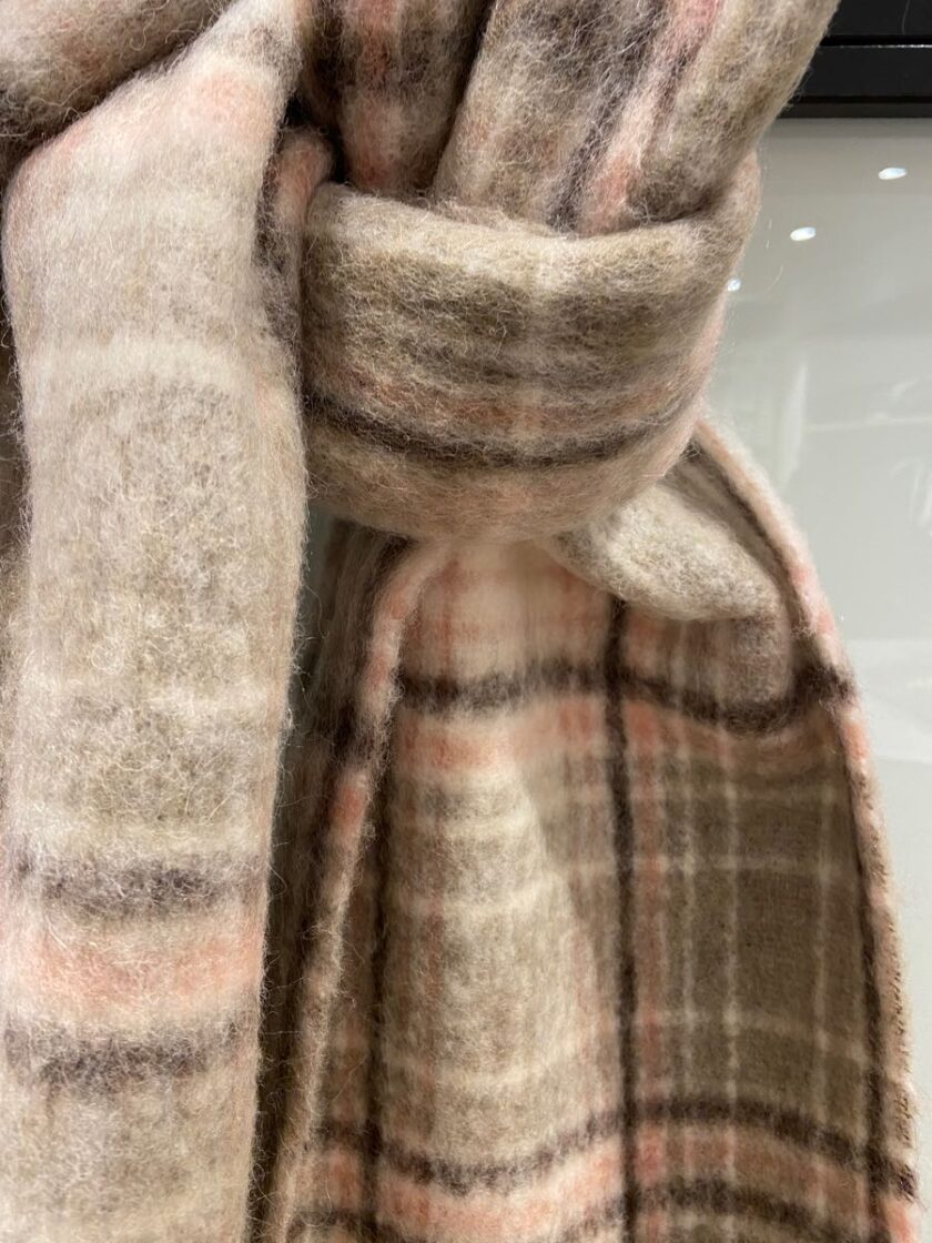 BUFANDA  COLOR beige CLOSED - Imagen 2