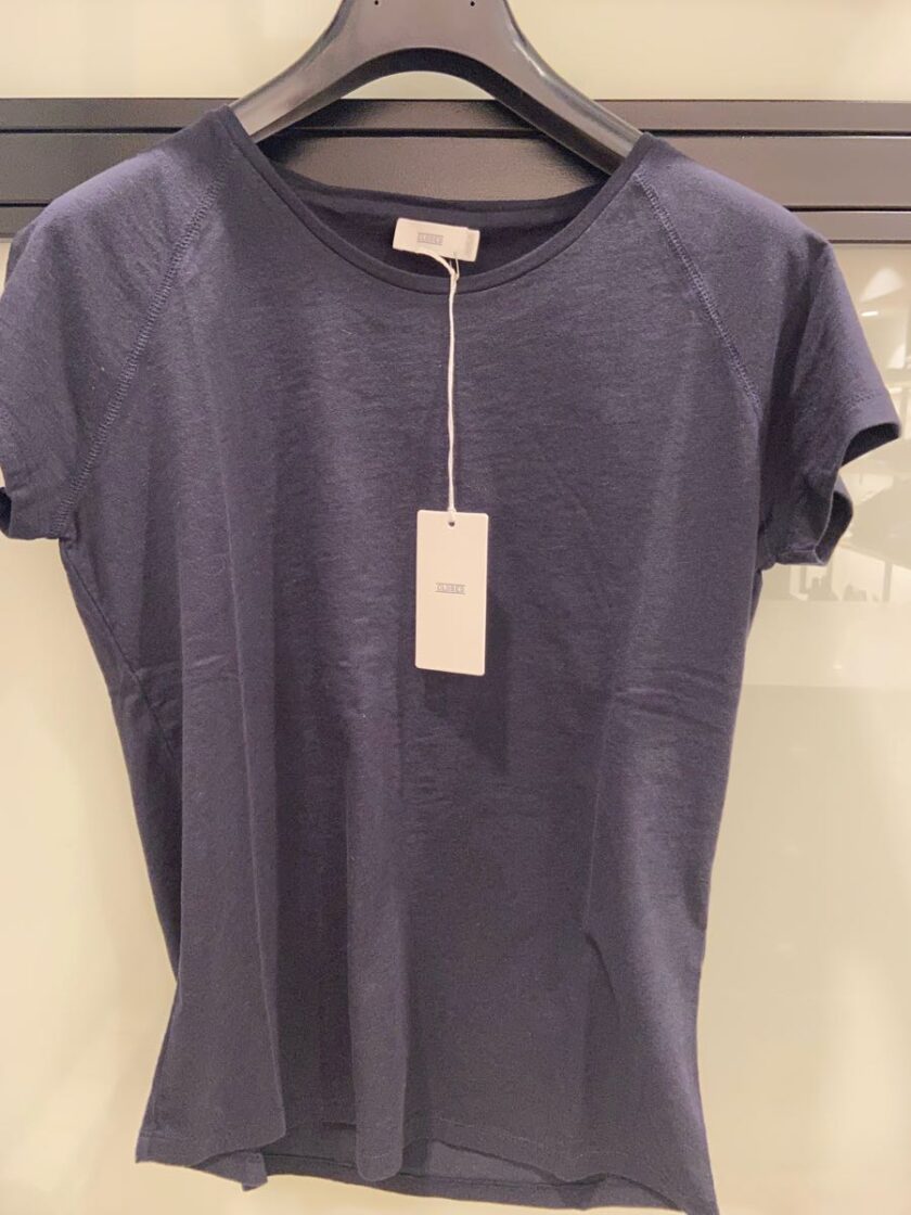 CAMISETA  COLOR NEGRO CLOSED