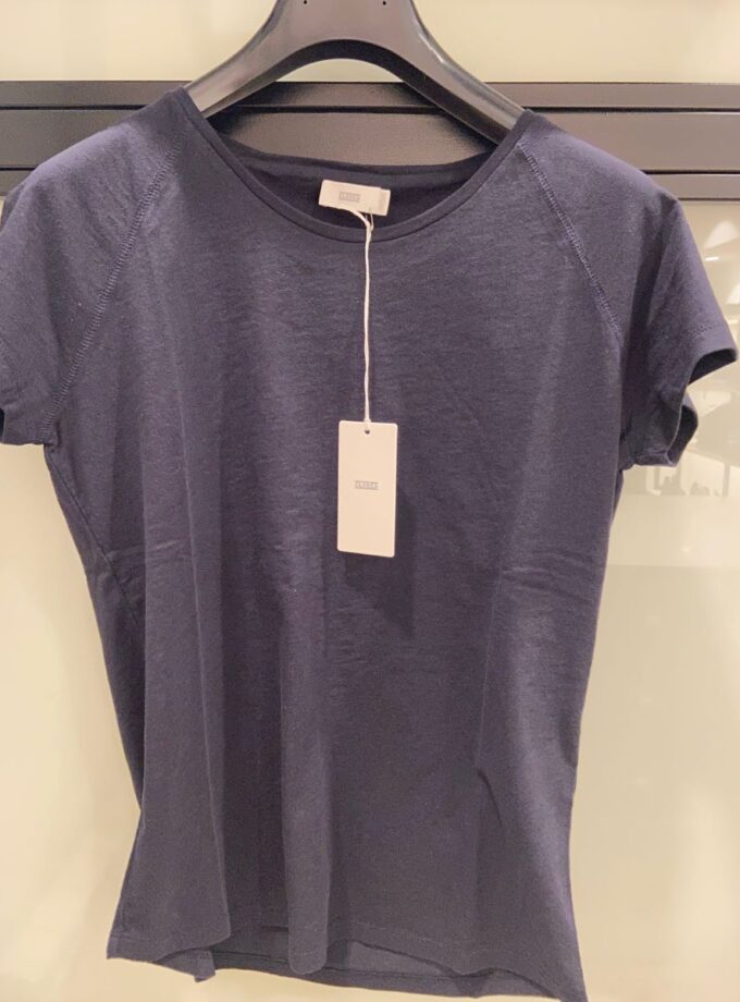 CAMISETA COLOR NEGRO CLOSED