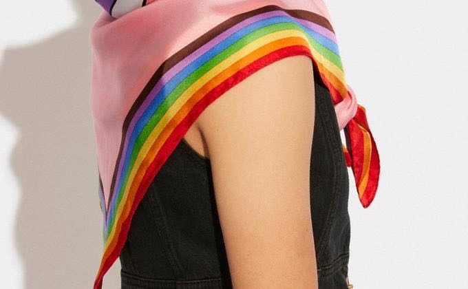 PAÑUELO  COLOR ROSA COACH