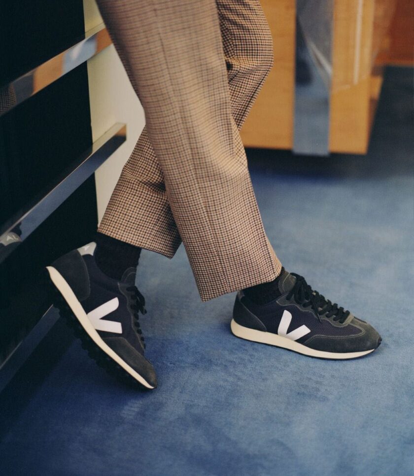 ZAPATILLAS  COLOR BLACK VEJA - Imagen 2