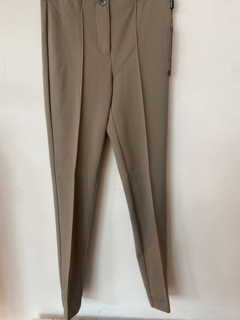 PANTALON  COLOR TAUPE CAMBIO - Imagen 3