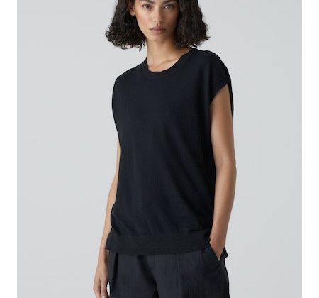 CAMISETA  COLOR NEGRO CLOSED