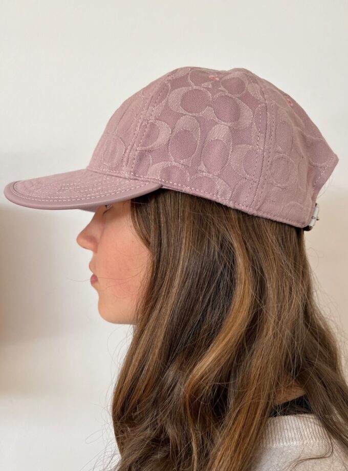 GORRA COLOR MALVA COACH