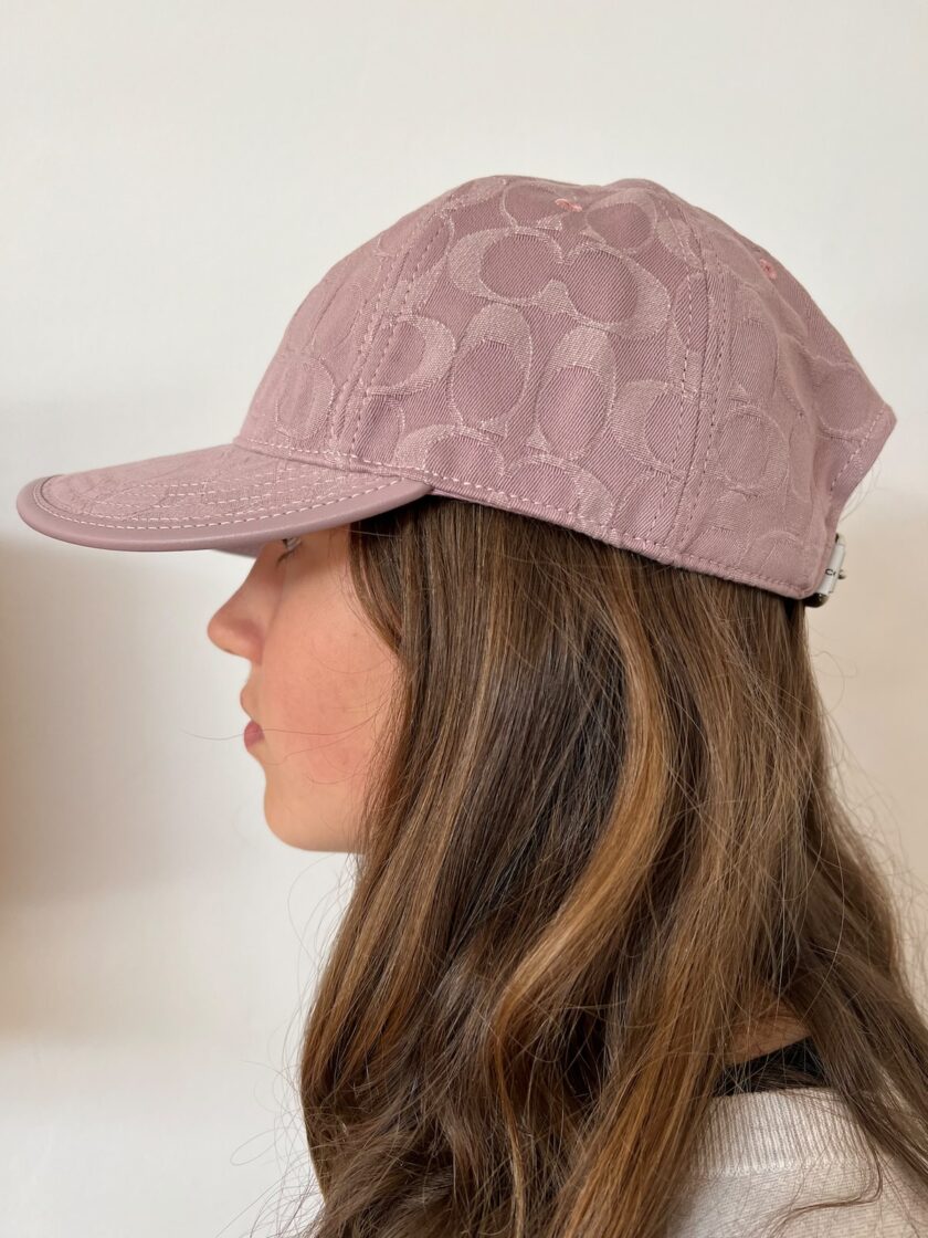 GORRA  COLOR MALVA COACH - Imagen 2