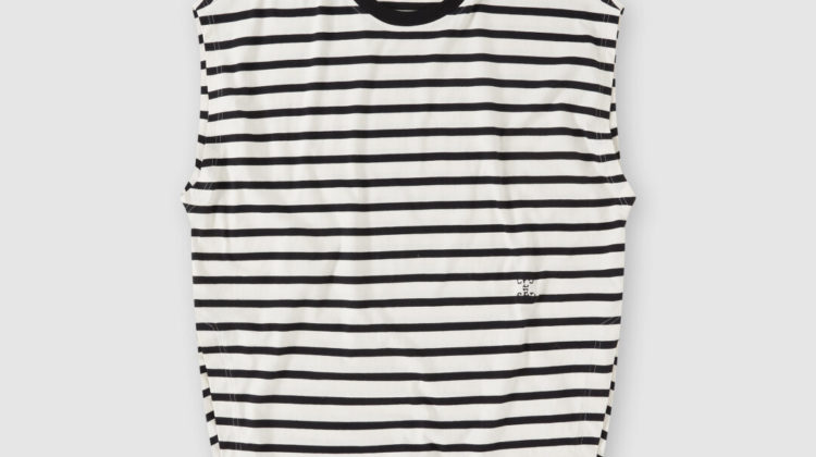 CAMISETA  COLOR NEGRO CLOSED