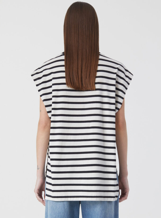 CAMISETA  COLOR NEGRO CLOSED