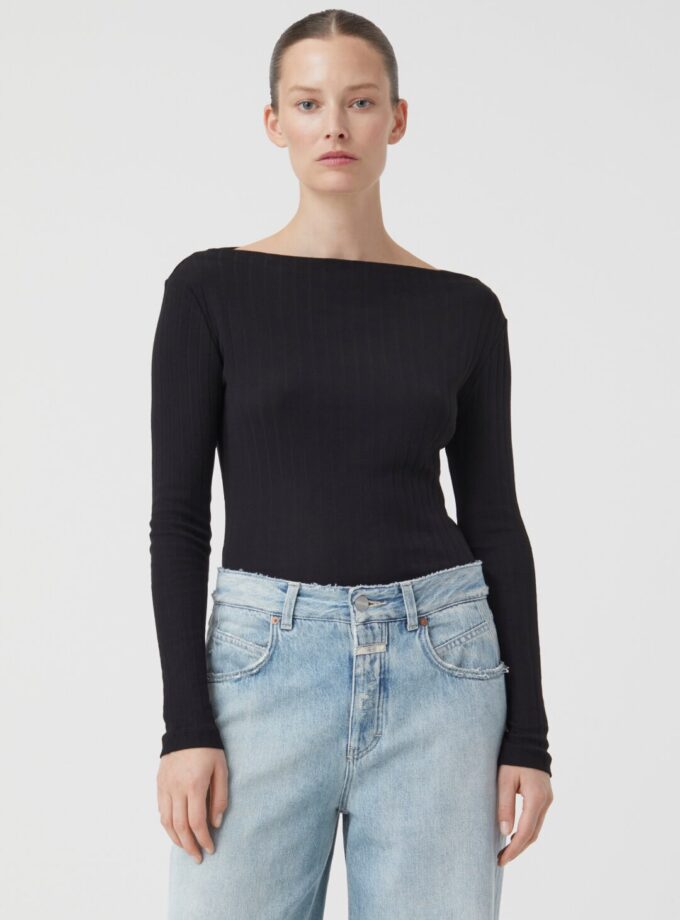 CAMISETA  COLOR NEGRO CLOSED