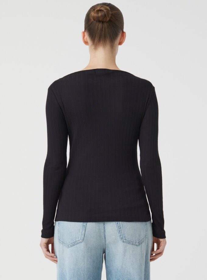 CAMISETA  COLOR NEGRO CLOSED