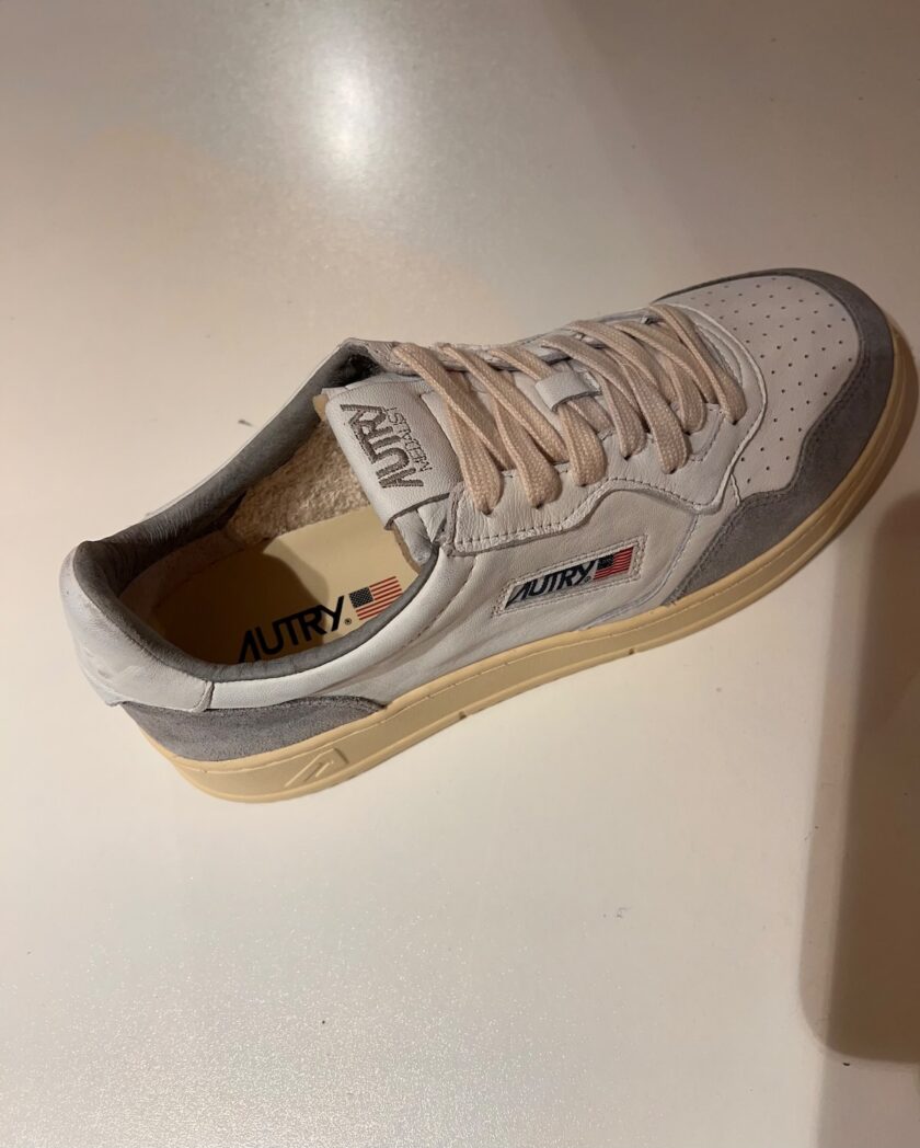 ZAPATILLAS  COLOR BLANCO / GRIS Autry