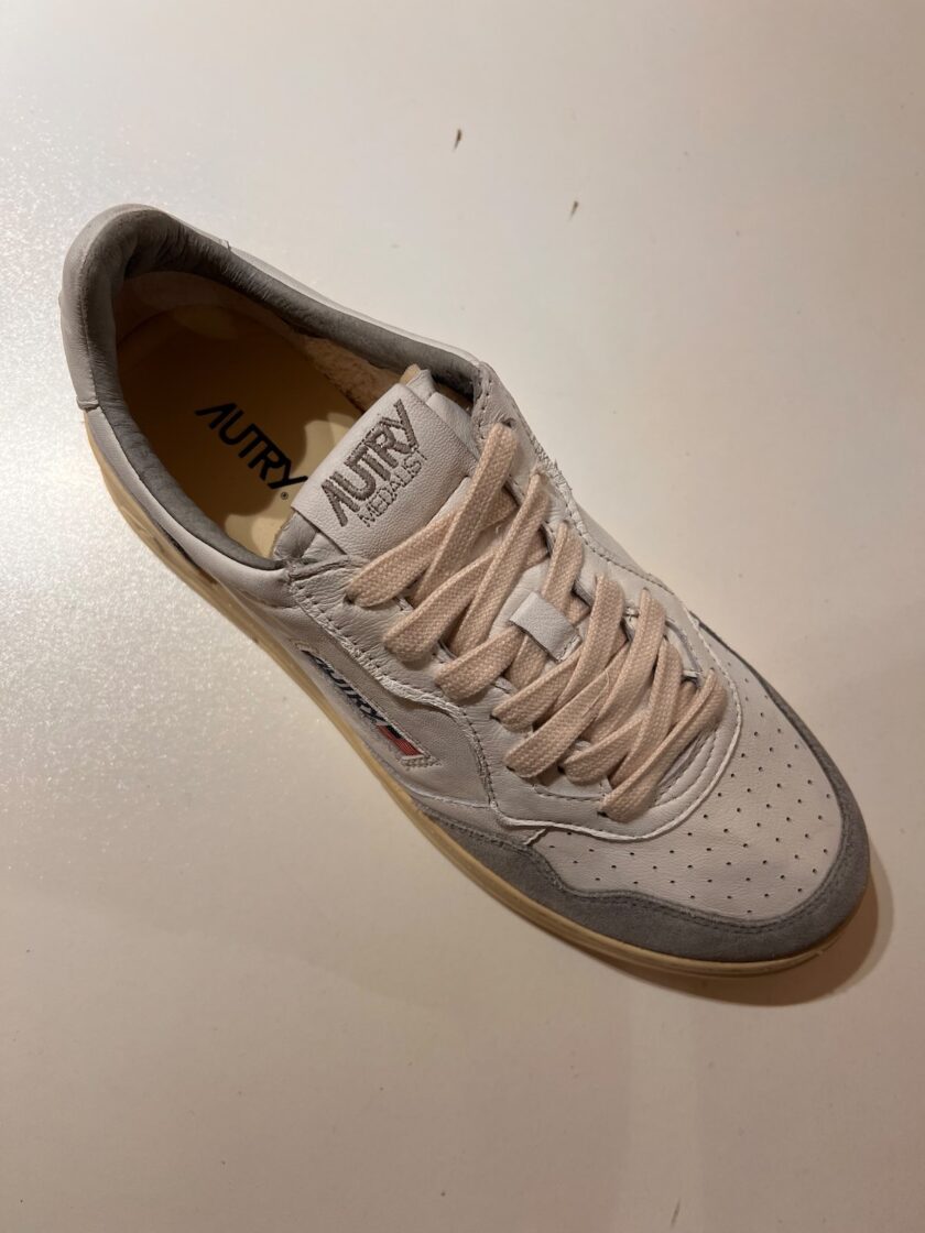 ZAPATILLAS  COLOR BLANCO / GRIS Autry - Imagen 2
