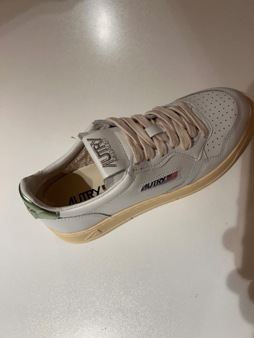 ZAPATILLAS  COLOR BLANCO / PAST GRN Autry