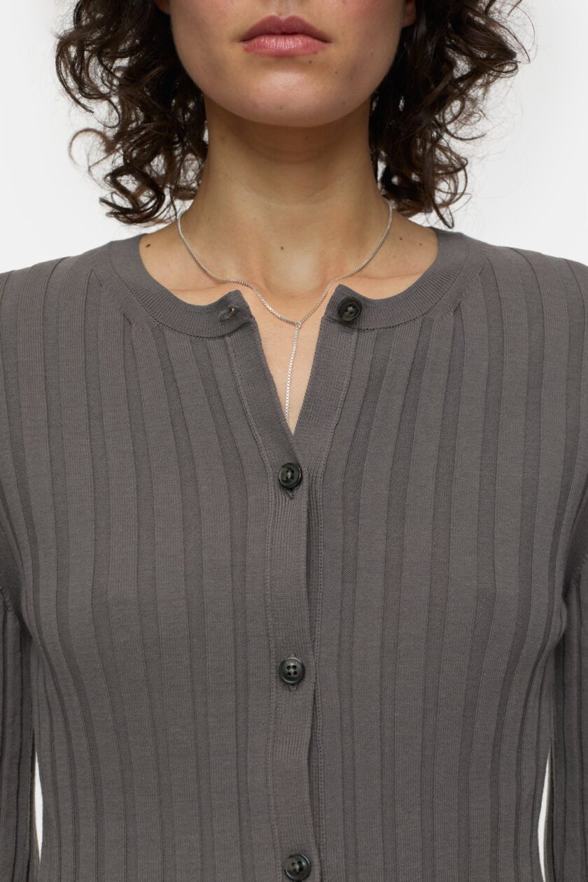 CHAQUETA  COLOR GRIS CLOSED