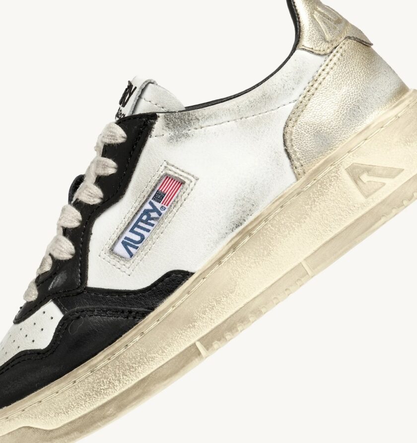 SUPER VINTAGE SNEAKERS BAJAS DE PIEL BLANCA, NEGRA Y PLATA Autry - Imagen 2