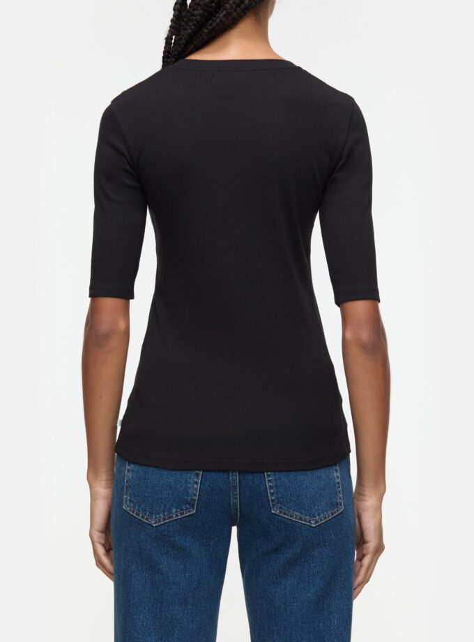 CAMISETA  COLOR NEGRO CLOSED