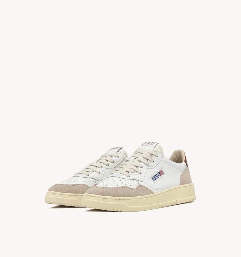 MEDALIST LOW ZAPATILLAS EN PIEL BLANCO Y MARRÓN Autry - Imagen 3