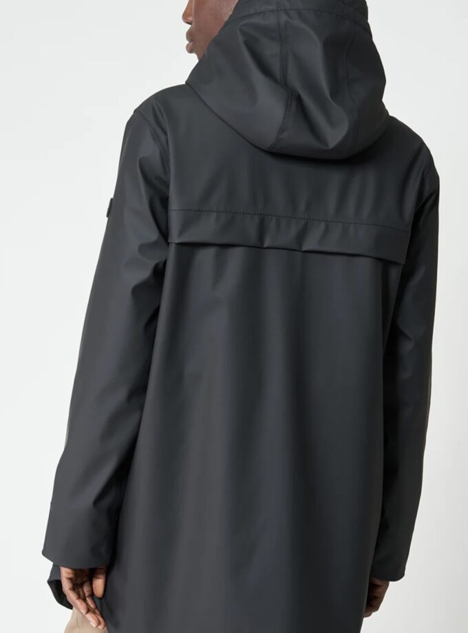 CHAQUETA  COLOR NEGRO TANTÄ