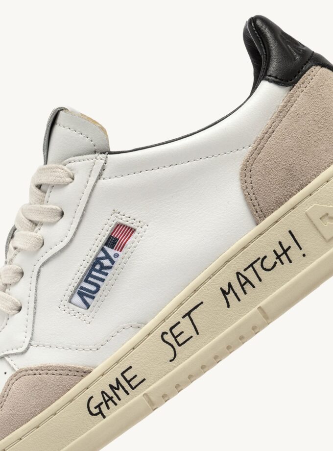 ZAPATILLAS MEDALIST LOW BLANCAS DE PIEL Y ANTE CON LETRAS Autry