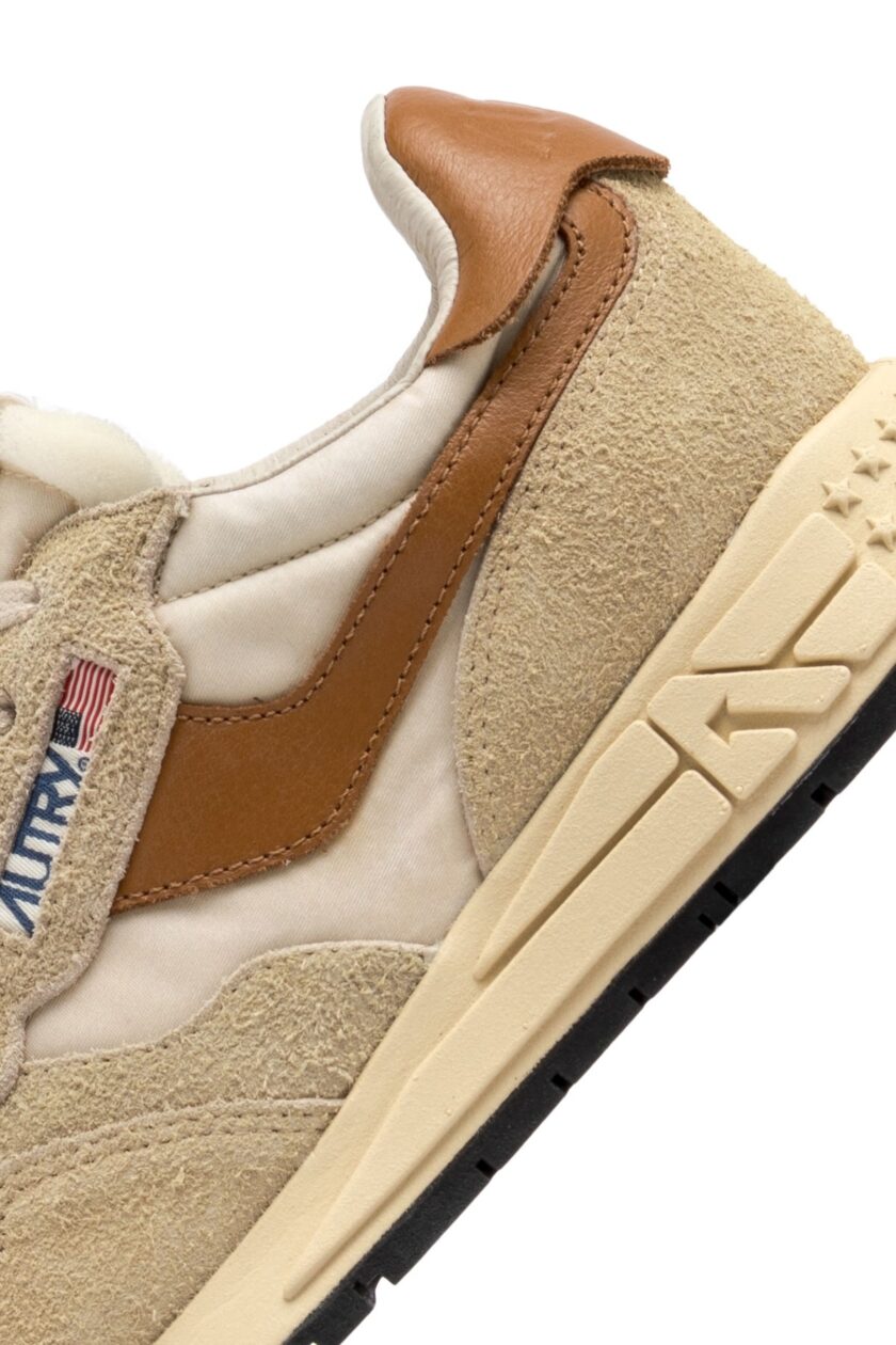 ZAPATILLAS  COLOR BEIGE Autry - Imagen 3
