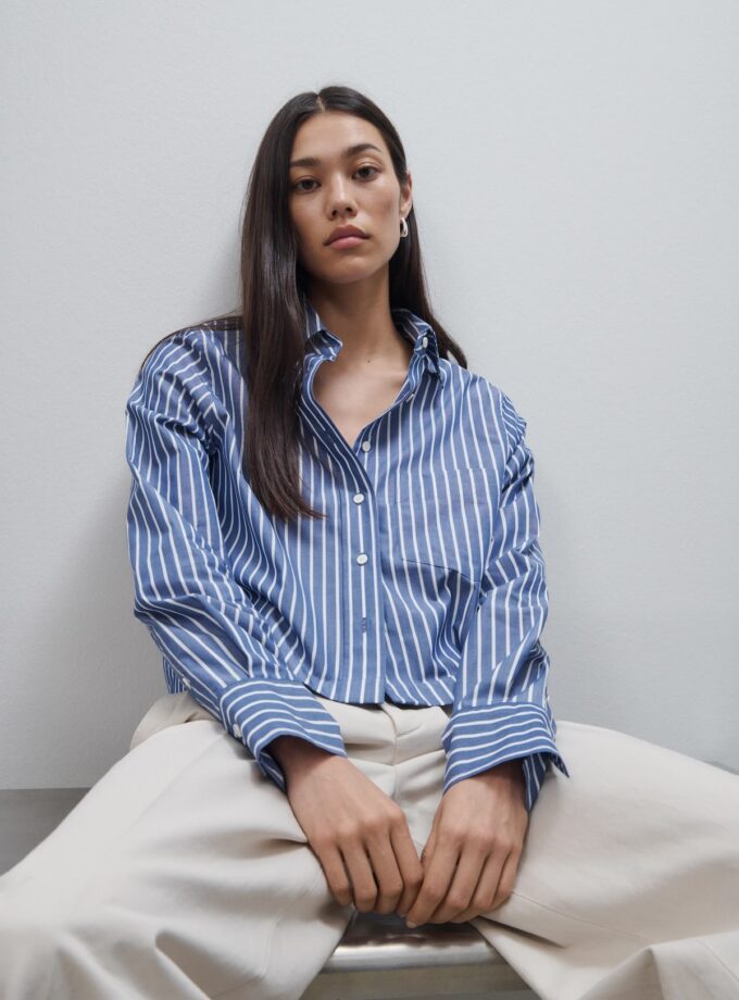 Blusa corta confeccionada en algodón orgánic CLOSED