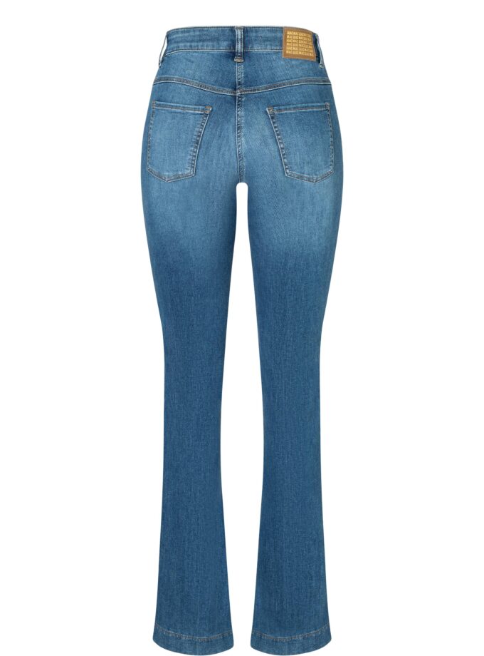 Corte acampanado confeccionado en denim muy elástico. Con un aspecto vintage. MAC