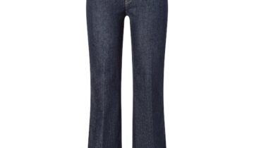 Vaqueros acampanados y femeninos en un material muy flexible. MAC