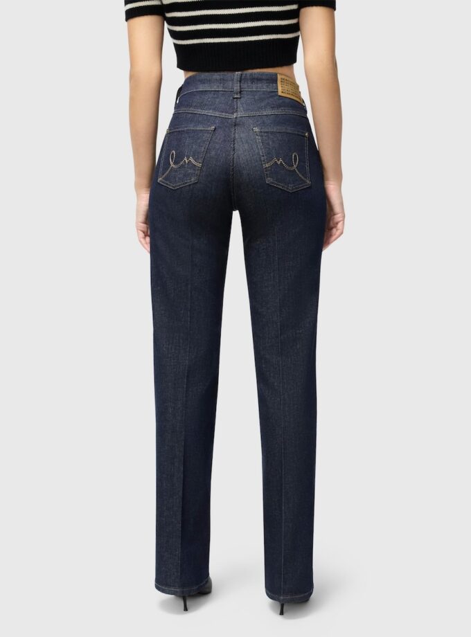 Vaqueros acampanados y femeninos en un material muy flexible. MAC